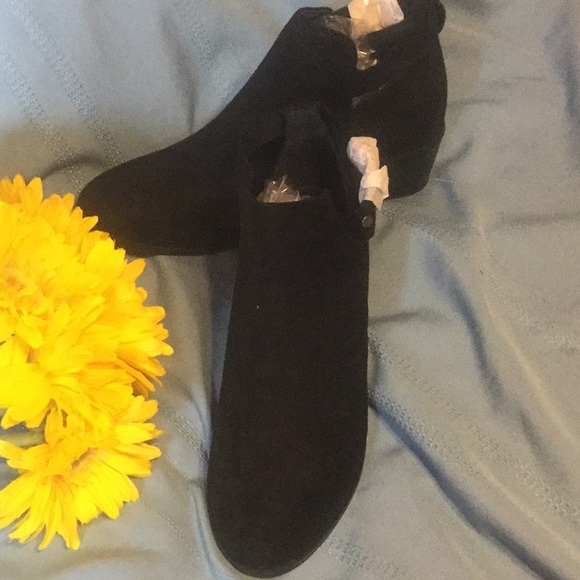 BLACK VEGAN SUEDE MOTO ALMOND TOE BOOTIE BOOTS - Picture 5 of 8